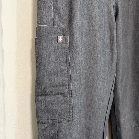 FIGS Men's Aixm Cargo Scrub Pants Gray‎ Tactical Collection 7 Pockets Medical L - Picture 2 of 11